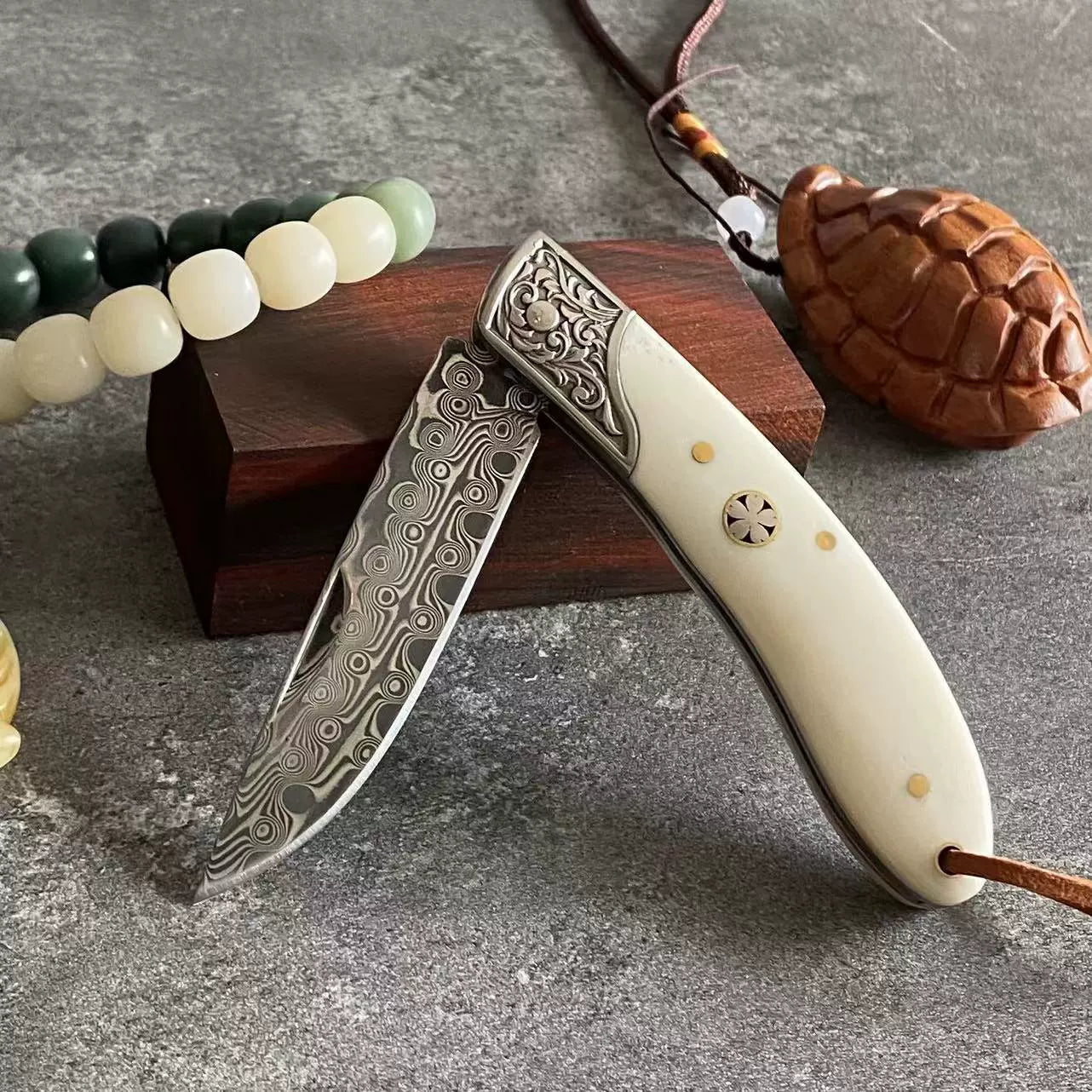 Damascus steel cow bone handle hand folding knife outdoor camping portable hand handle meat fruit knife